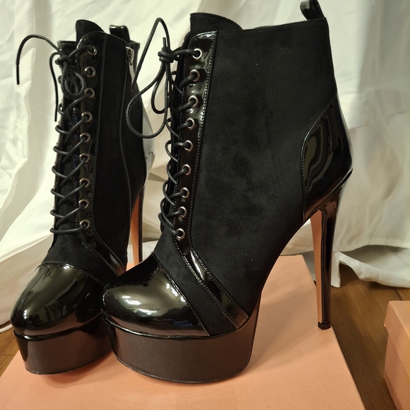 Shoes - Elegant Black Platform Ankle Boots